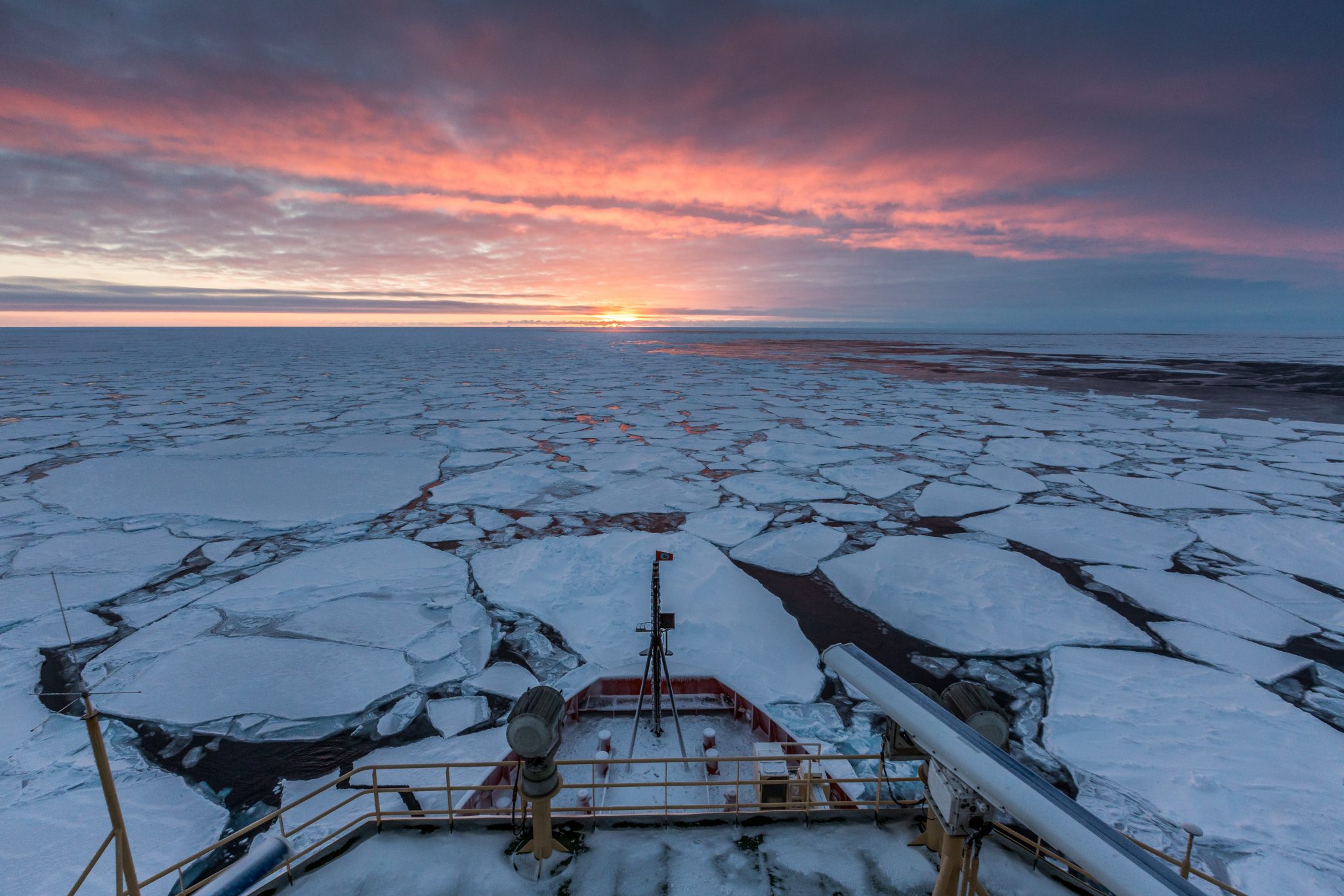 Solar energy explains fast yearly retreat of Antarctica's sea ice | College  of the Environment